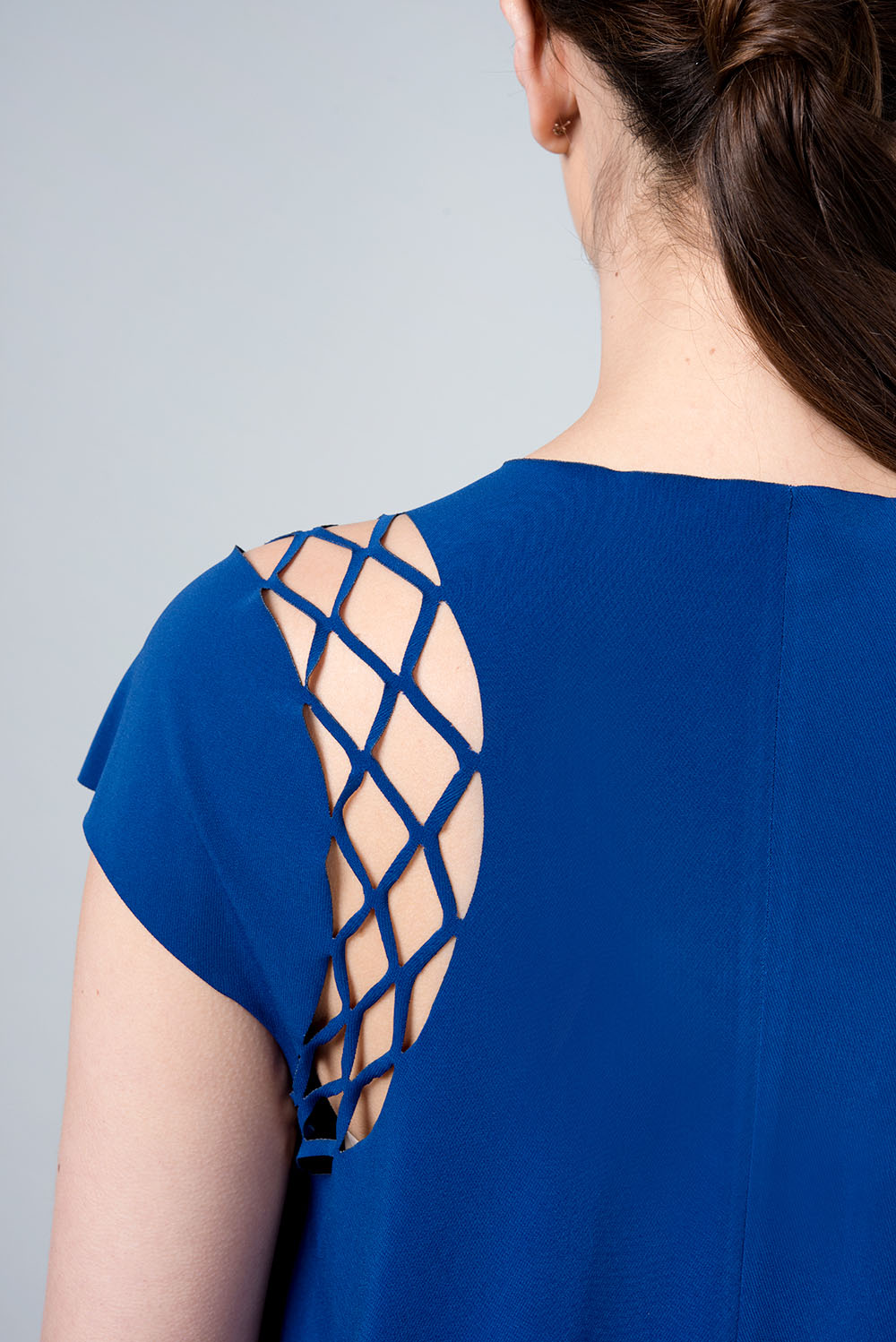 Gamma shirt - a blue shirt with a special cut on the shoulder