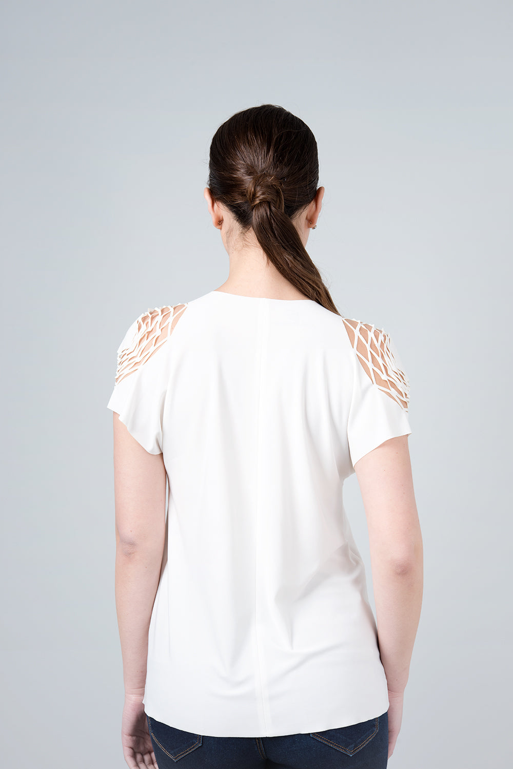 White delta shirt - hexagonal shirt on the shoulder