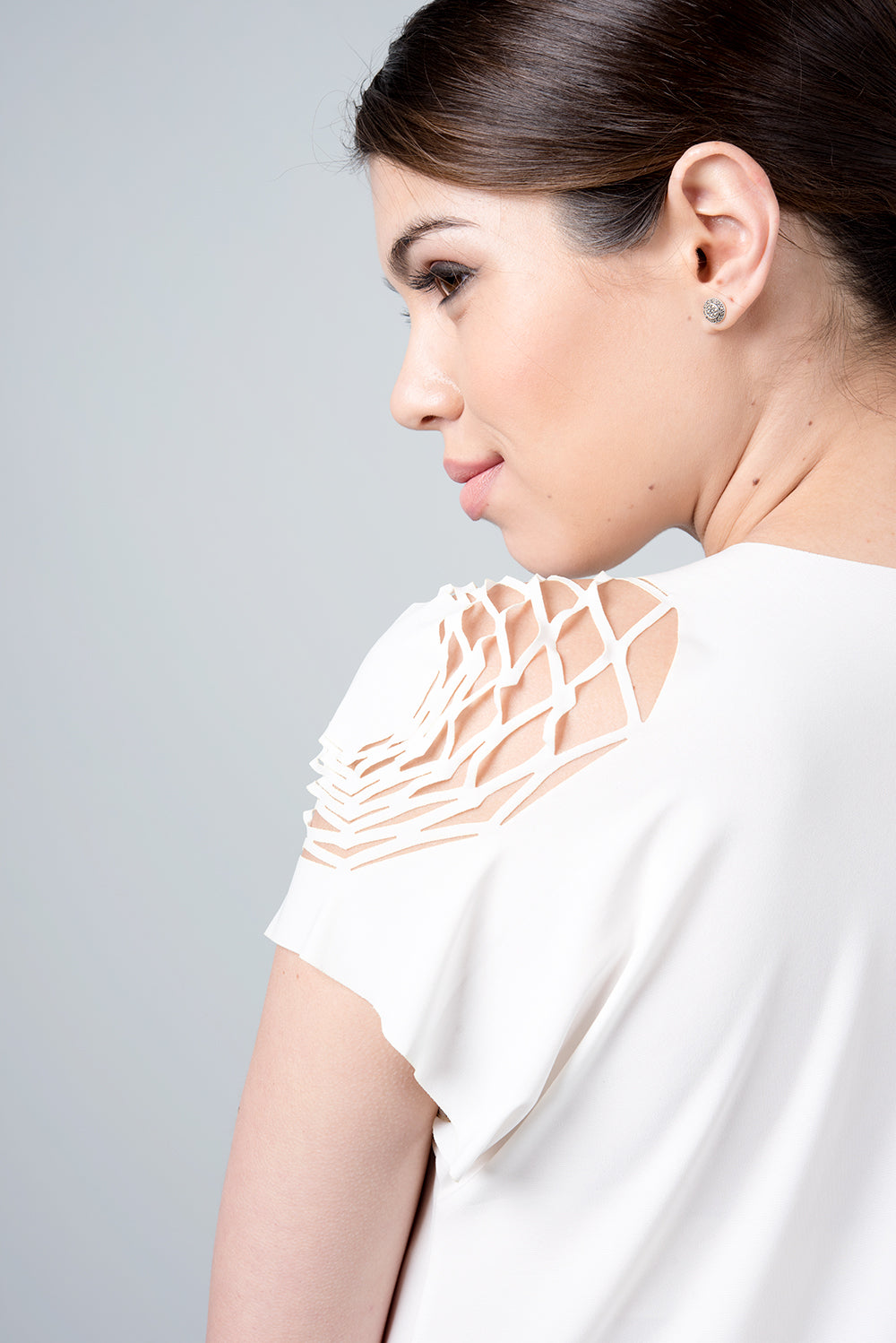 White delta shirt - hexagonal shirt on the shoulder