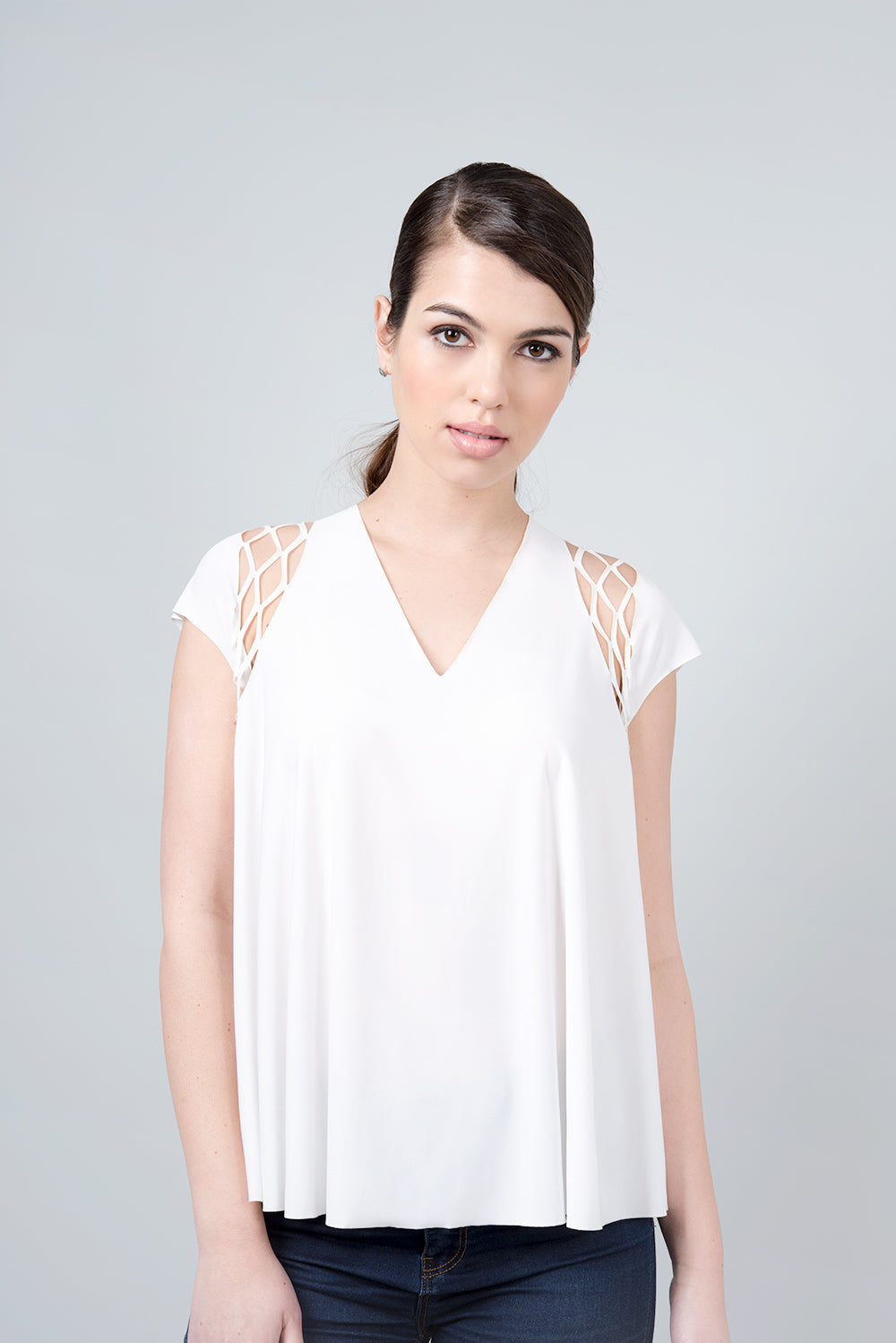 Gamma shirt - a white shirt with a special cut on the shoulder