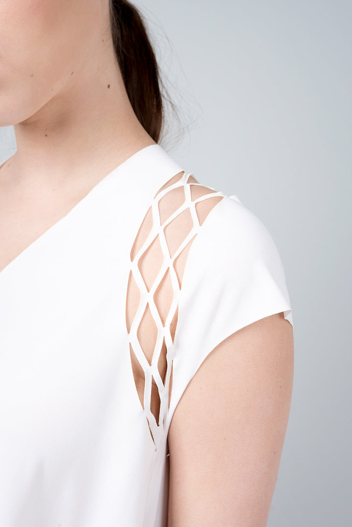 Gamma shirt - a white shirt with a special cut on the shoulder