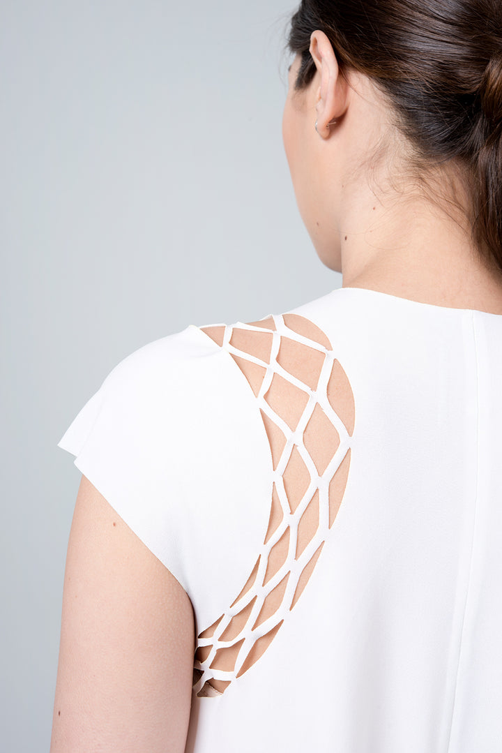 Gamma shirt - a white shirt with a special cut on the shoulder