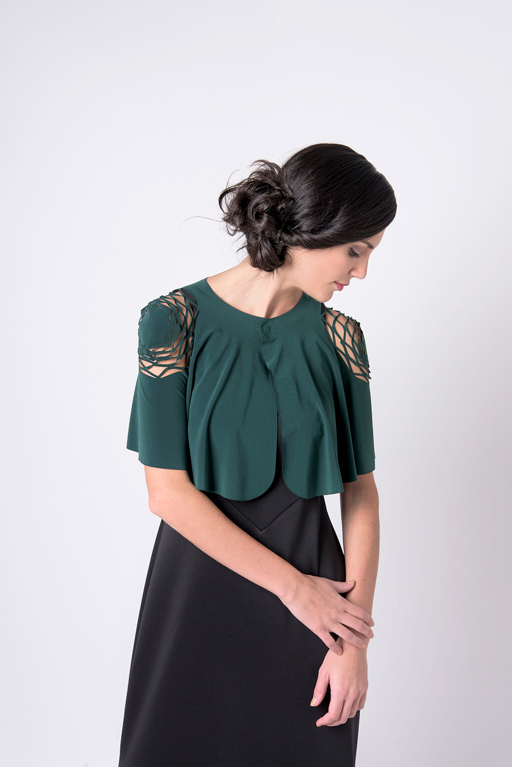 Green top for the event with a hexagonal cut on the shoulders - Delta top