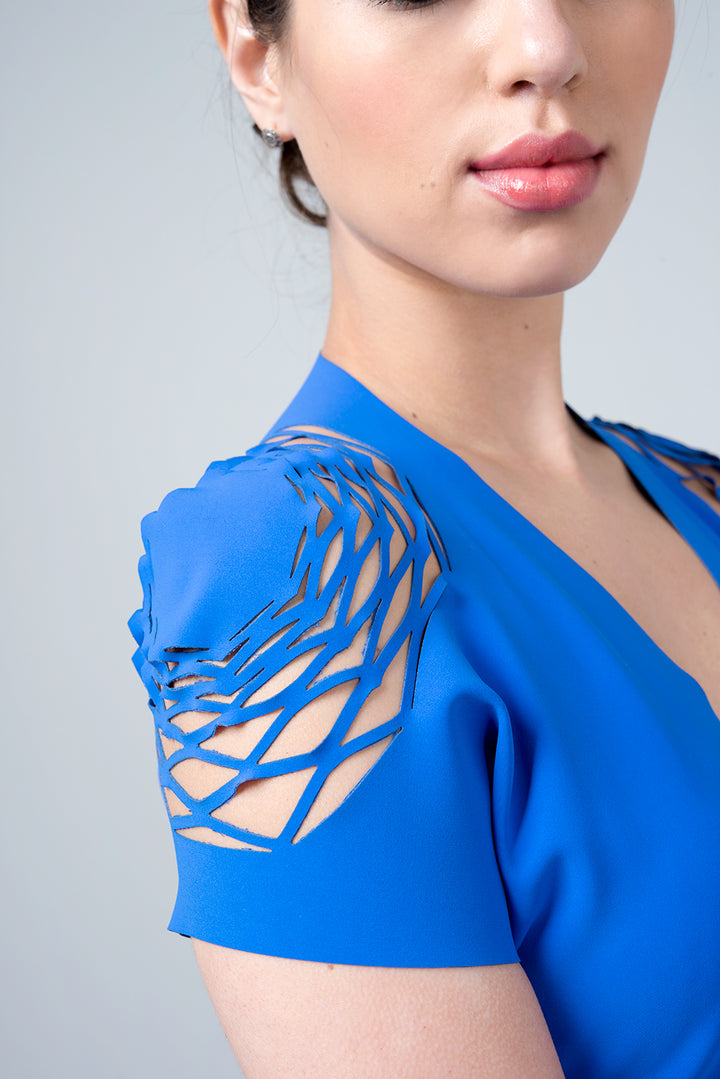 Delta dress - hexagonal cut in the shoulder