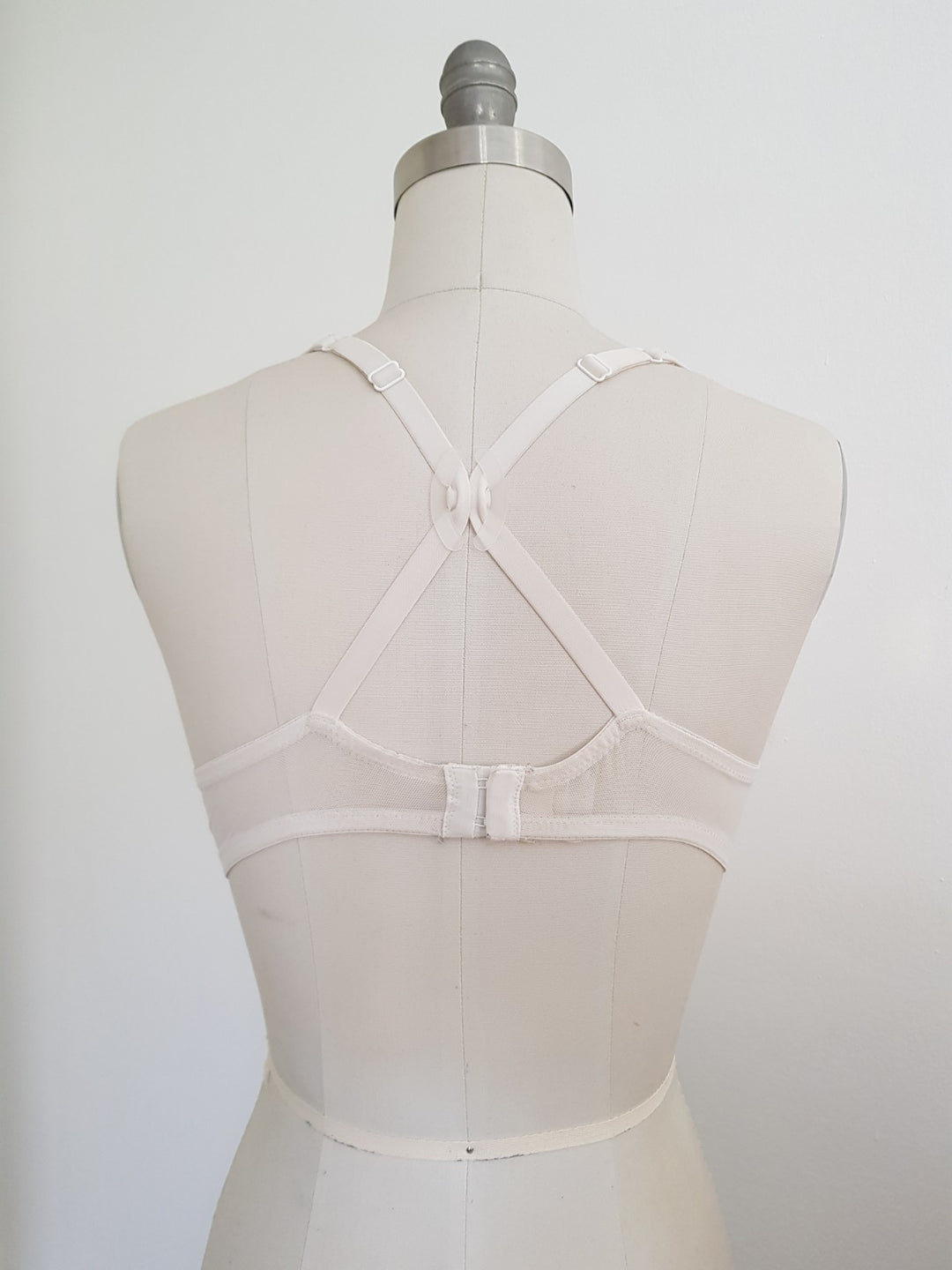 Clip for bra straps - crosses/hides bra straps